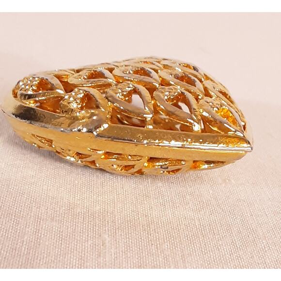 Hollow Heart Pendant Gold Tone Open Work Pattern - Picture 5 of 6